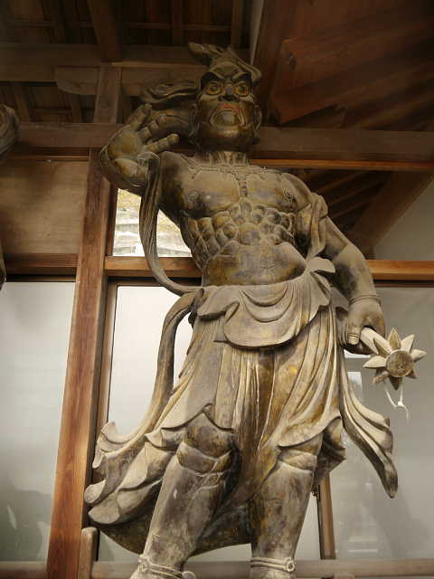 四国霊場　第五十六番札所　泰山寺 金剛力士像