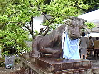 法輪寺 牛の石像