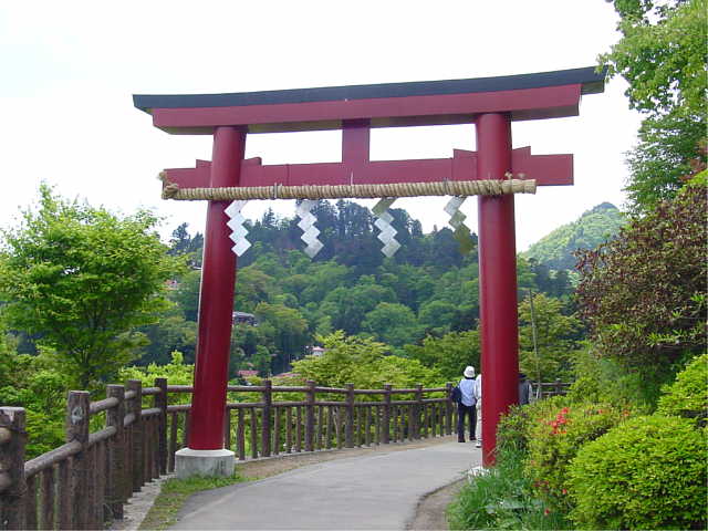 武蔵御嶽神社 鳥居 写真