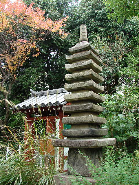 奈良　十輪院 十三重石塔 写真