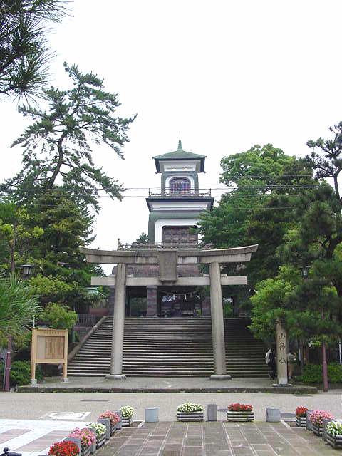尾山神社 鳥居と神門