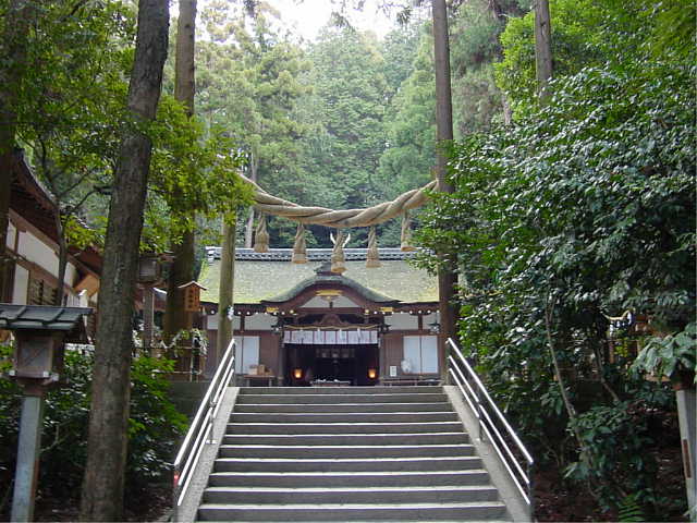 狭井神社 拝殿 写真