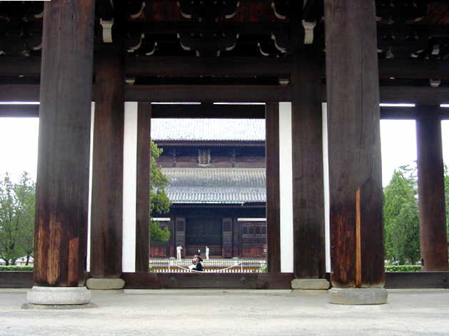 東福寺 三門から本堂（仏殿）を望む