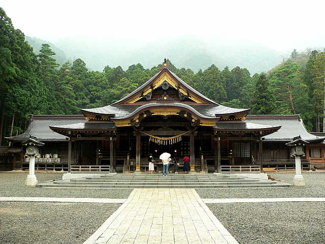 弥彦神社 拝殿